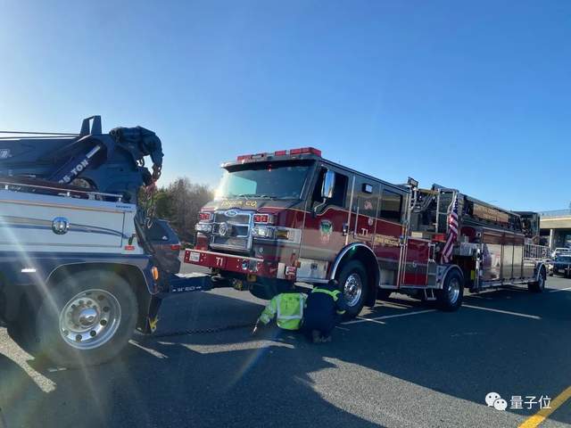 特斯拉中美连发狂飙致死车祸！失控撞向公交车消防车，2死6伤